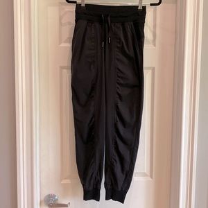 Lululemon Dance Studio Mid-Rise Jogger Pants in S 2